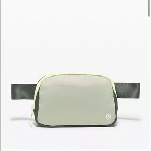 Lululemon Go Everywhere Bag 1L - grey/green